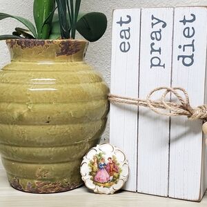 Vintage Porcelain Pin of Courting Couple 2"